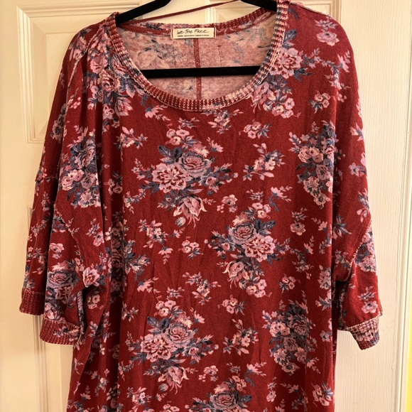 Free People Tops - FREE PEOPLE You And Me Floral Tee Sz Oversized Medium